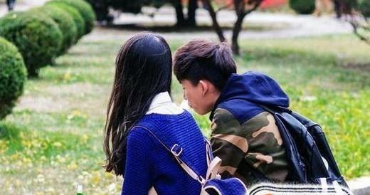 初三女生暗恋男生，如何处理自己的感情？（暗恋初恋，学会成长与表达）
