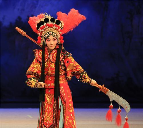 全国性大京剧的形成与发展（传统戏曲融合与现代演出的变革）
