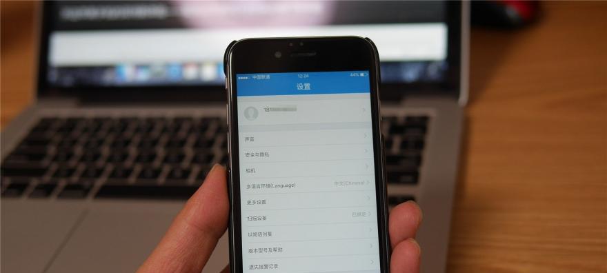 解开苹果手机运营商锁的方法及注意事项（一键解锁，畅享自由网络体验）