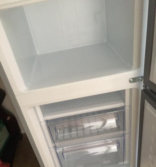 冰柜启动后一直停机怎么办（解决冰柜停机问题的实用方法）
