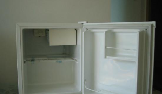 冰柜异味怎么处理（清除冰柜异味的实用方法）