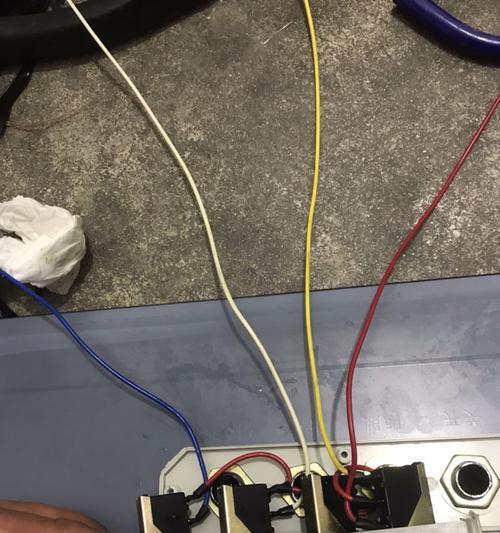 如何更换抽油烟机开关面板（简单易行的操作步骤）