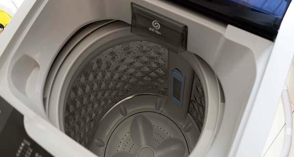 洗衣机插头出现铜绿应该如何处理（解决洗衣机插头铜绿问题的有效方法）