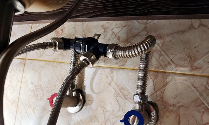 热水器回水管接头处理方法（解决热水器回水管接头问题的实用技巧）