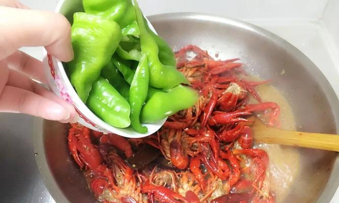 小龙虾的做法大全家常做法配料（龙虾大餐的做法）