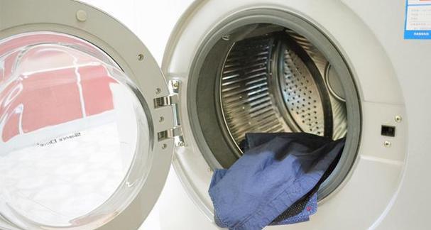 解决洗衣机夹衣服问题的方法（如何防止洗衣机夹住衣服并保护衣物质量）