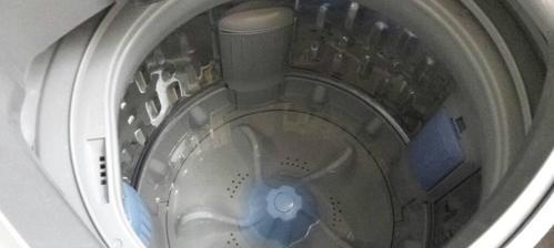 如何解决无法拆下洗衣机底座的问题（轻松应对固执底座）