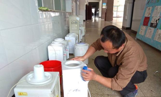 饮水机清洗设备维修价格分析（了解饮水机清洗设备维修的价格标准及关键因素）