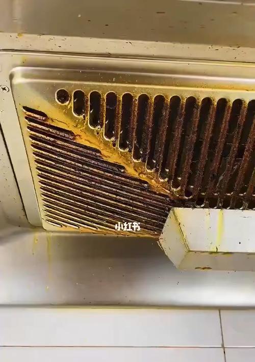 如何清洗油烟机油瓶（简单又高效的清洗方法）