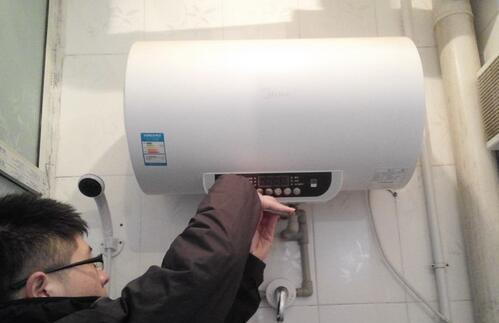 夏季热水器排污口清洗方法（保障家庭用水健康）