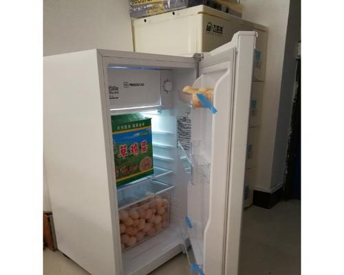 冰柜边框发霉的原因及解决方法（解决冰柜边框发霉的实用技巧）