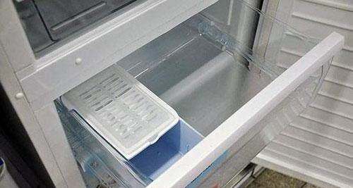 解决冰箱老有水的方法（有效应对冰箱内部水分问题）