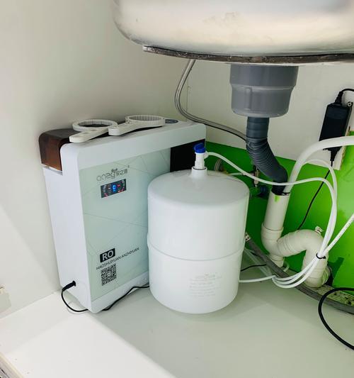 家用净水器的维修方法与技巧（解决家中净水器故障）
