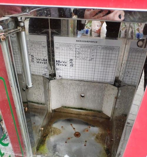 饮水机管道绿苔处理方法（消除饮水机管道绿苔的实用技巧）