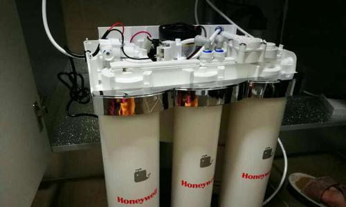 反渗透净水器水管更换方法（简单易行的反渗透净水器水管更换教程）