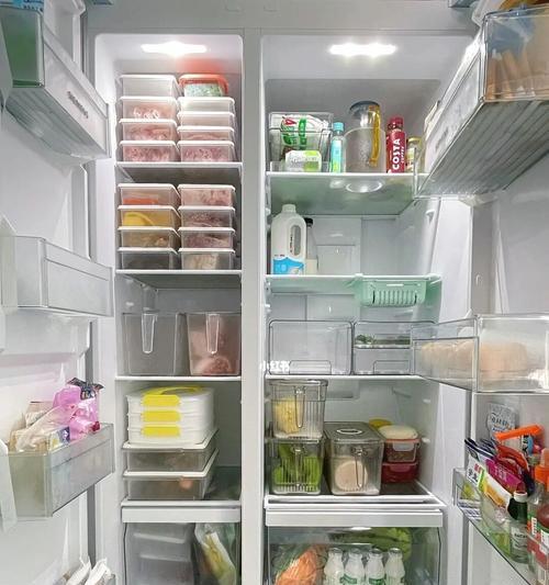 超好用冰柜收纳方法，让您物品整齐有序（打造高效冰柜空间）