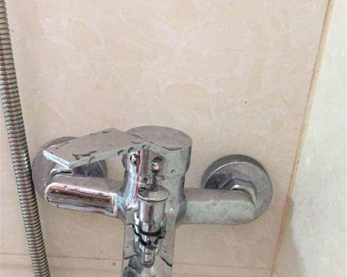 热水器下面的龙头安装方法（简单易行的安装步骤）