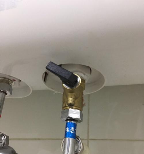 热水器下面的龙头安装方法（简单易行的安装步骤）