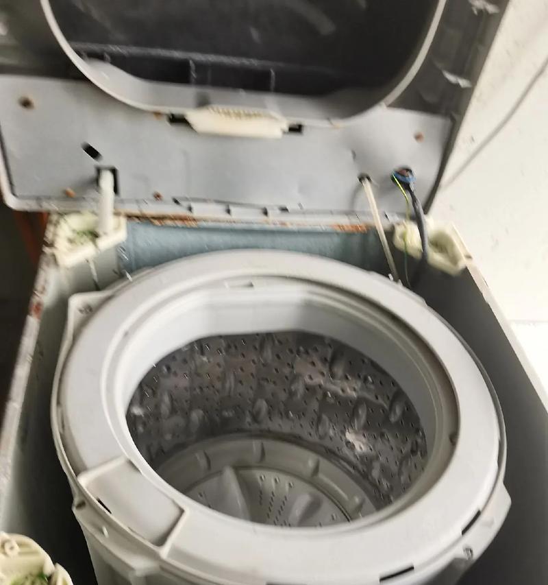 洗衣机内桶撞桶原因及维修方法（了解洗衣机内桶撞桶现象及如何解决）