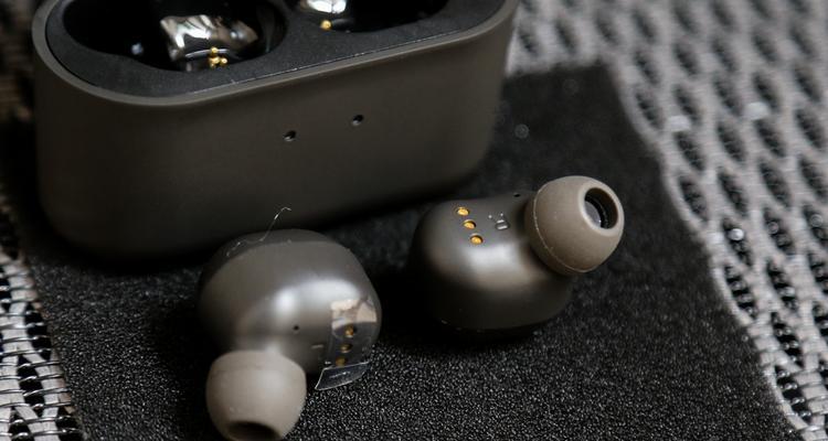 蓝牙耳机盖子脱落还能用吗？如何处理脱落问题？