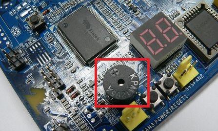 更换电脑主板后声音变大是何原因？