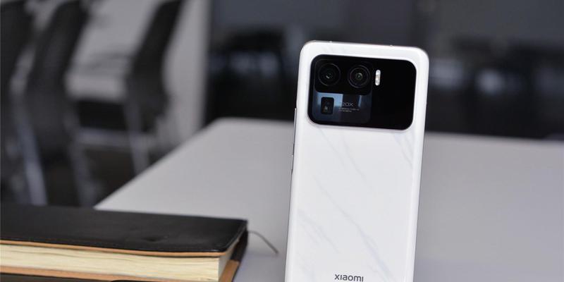 小米11的尺寸是多少厘米？这个尺寸适合什么样的用户？