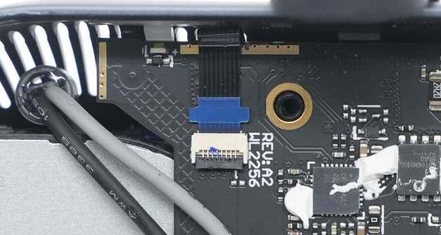 华为车载充电器盖子如何打开？打开过程中应注意什么？