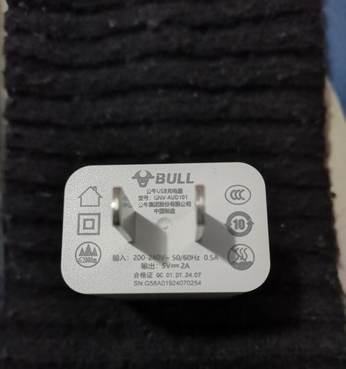 超轻薄充电器如何为手机充电？使用时有哪些注意事项？