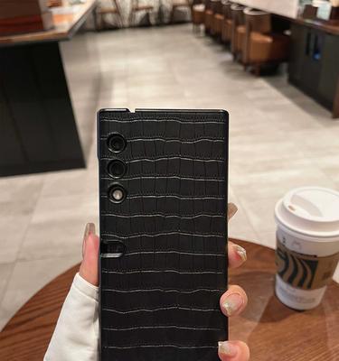 荣耀v手机壳拆卸方法是什么？拆卸时如何保护手机？