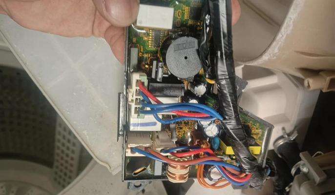 洗衣机维修师傅通常携带哪些配件？如何选择合适的配件？