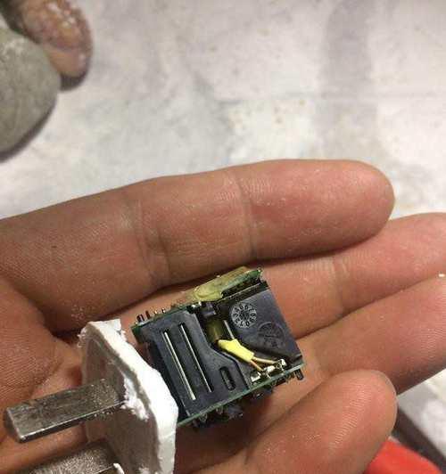 苹果充电器头线如何拆解？