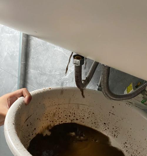 热水器水变浑浊发红的原因？如何处理？