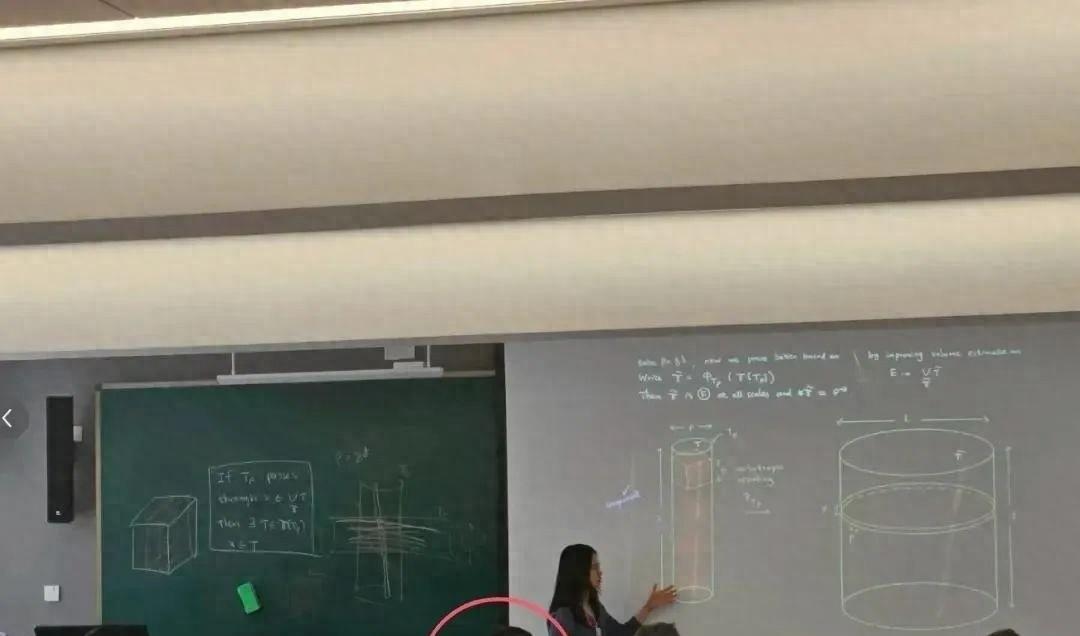 韦东奕与广西姑娘王虹首次同框：比“谁更厉害”更重要的，是中国数学的“双向奔赴”