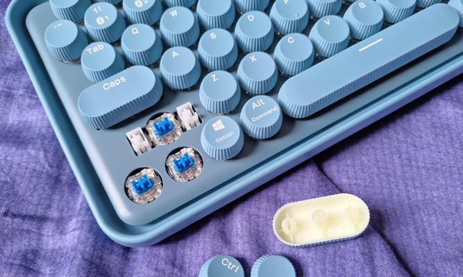 键盘清洗蓝色液体是什么？键盘清洁液的正确使用方法是什么？