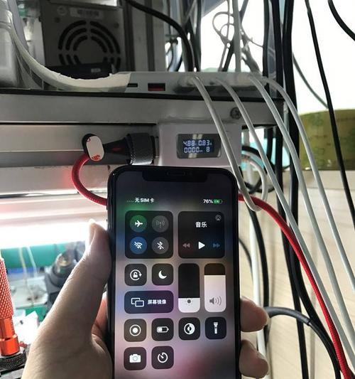 苹果手机半插充电器的工作原理是什么？