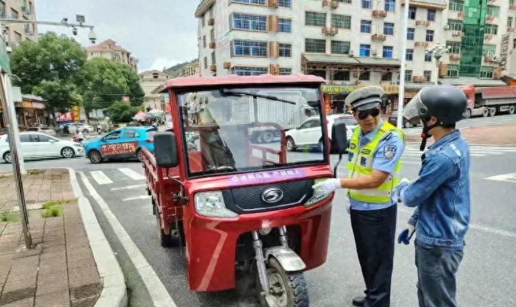 【7月1日起新规，电动车、摩托车、三轮车上路“2禁2扣3罚”，车主注意】图1