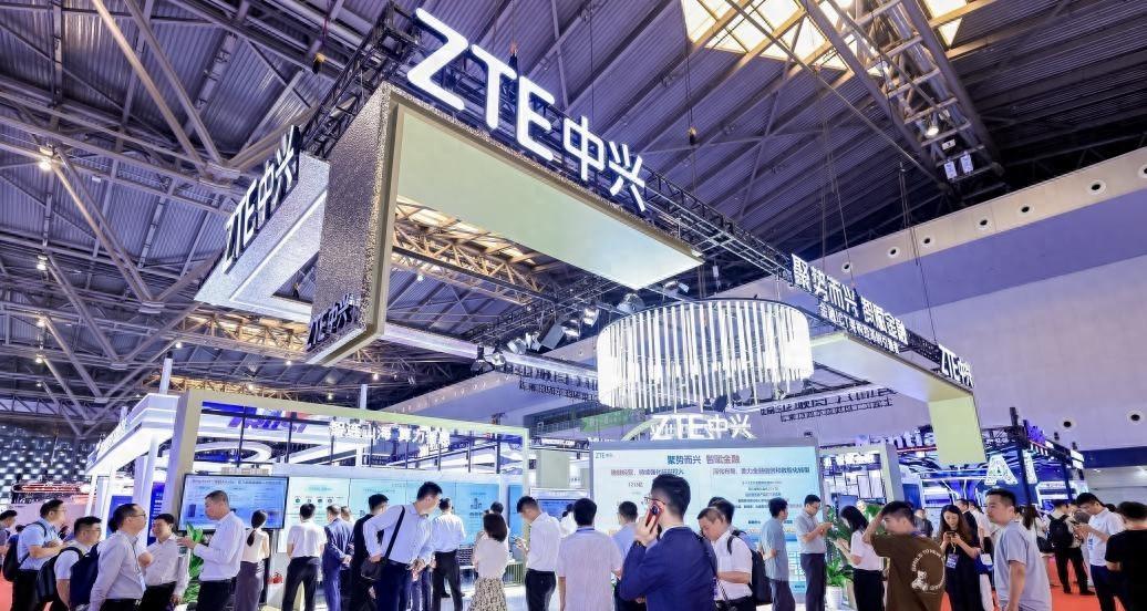 【2025中国国际金融展在上海世博展览馆启幕，中兴通讯以“聚势而兴 智赋金融】图1