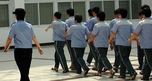 撬门偷盗电瓶车会受到什么处罚？