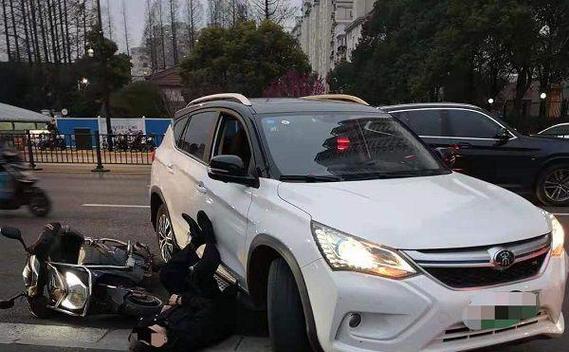 电瓶车发生碰撞后赔偿流程是什么？赔偿金额如何确定？