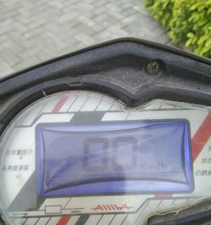 电动车显示屏出现一条线是什么意思？如何处理？
