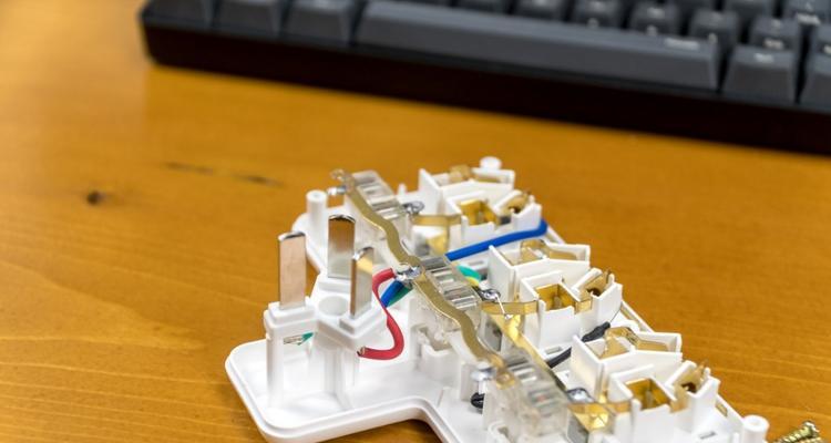 插孔转换器侧面拆解方法是什么？