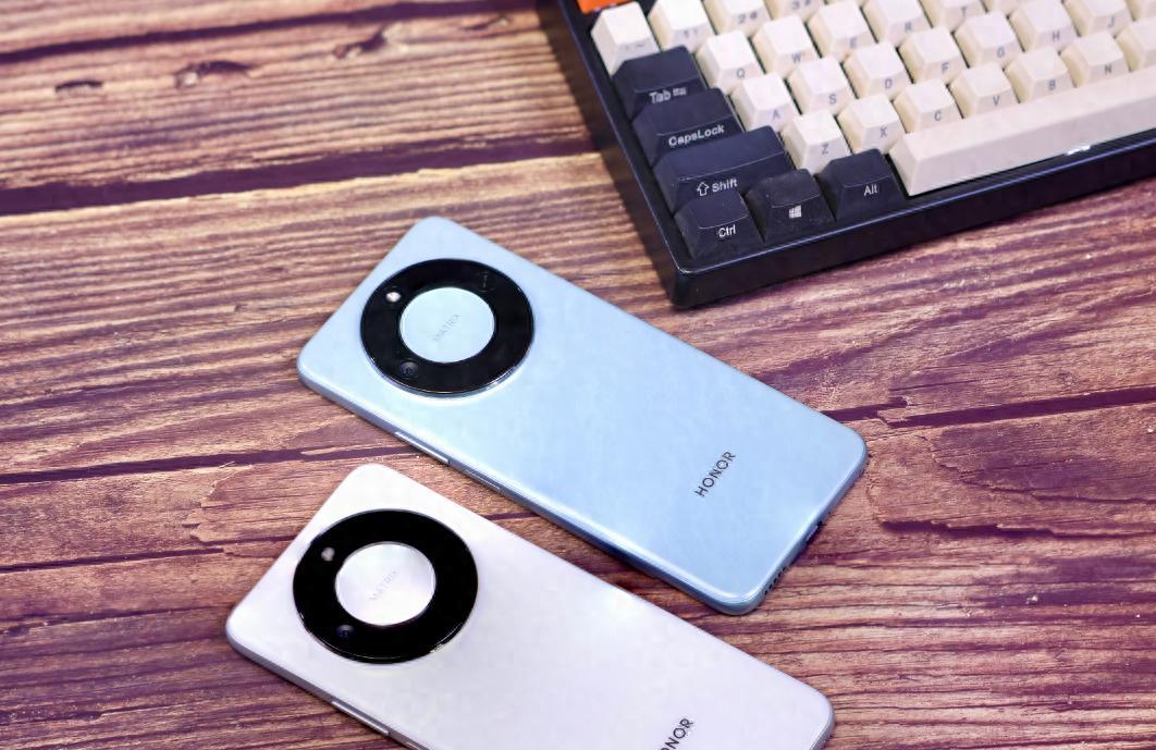 【512GB+8300mAh！荣耀新机曝光：7月中下旬，正式发布！】图1