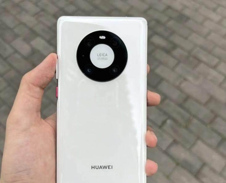 【华为老机型还能用多久？系统更新卡脖子，用户纠结换机难题】图2