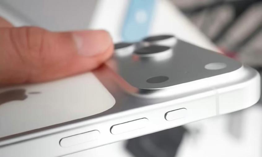 【iPhone17Pro最新机模曝光：一体化机身+横向大矩阵，9月正式发布】图2