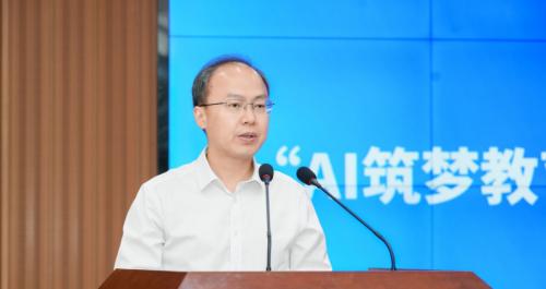 跨越天山播撒 AI 的种子！阿尔法蛋 AI 公益行温暖边疆师生