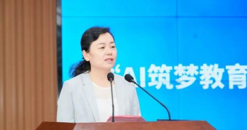 跨越天山播撒 AI 的种子！阿尔法蛋 AI 公益行温暖边疆师生