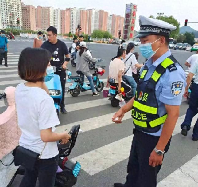 【电动车新规倒计时！上路满足“2不装3不改”新要求，已有多人被罚】图1