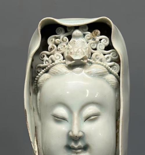 电视机旁瓷像是什么意思？瓷像的寓意是什么？