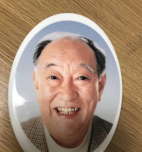 电视机旁瓷像是什么意思？瓷像的寓意是什么？