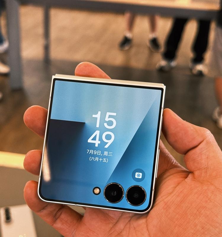 三星 Galaxy Unpacked 2025：折叠屏挑战轻薄极限，手表重构健康体验